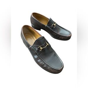 Authentic GUCCI Horsebit women's loafer in Brown/Gold buckle. SZ 9 B